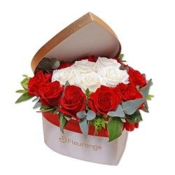 Aranjament Inima Trandafiri Rosii si Albi | Fleurange.ro